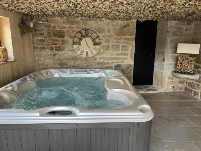 Agreable Chambre D Hote Avec Piscine Et Jacuzzi Thegra Экстерьер фото